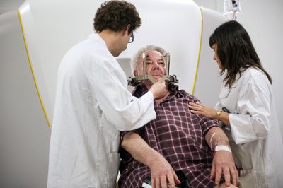 Brain Cancer Patients Vaccinated Against COVID Before Surgery Lived Twice as Long in a Preprint Analysis
