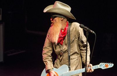 ZZ Top returns to the stage days after drummer Frank Beard's death