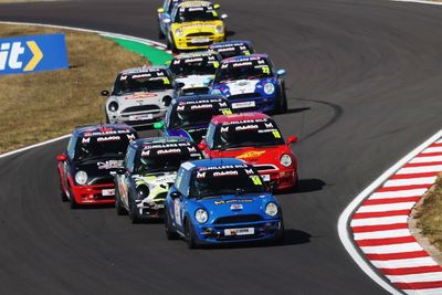 Hurd's hat-trick heroics as he storms through Mini field at Donington Park