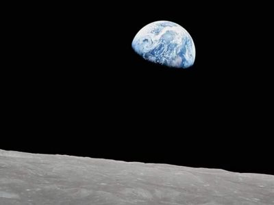 In 1968, Apollo 8 photographed the famous Earthrise during its fourth lunar orbit; decades later, NASA used time-lapse images and LRO maps to reconstruct when and where it happened