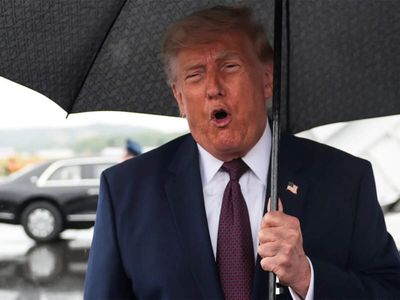 Trump says ‘Iran is completely collapsing’ as Tehran dismisses new US sanctions threat