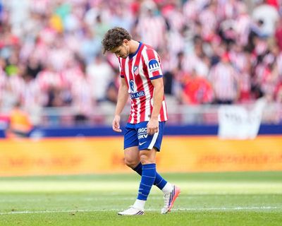 Julián Álvarez walks alone at Atlético in transfer saga with no end – and no winners