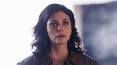 IRL Couple Morena Baccarin And Ben McKenzie Reuniting On Sheriff Country Is Giving Me Gotham Tingles
