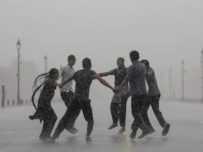 Delhi-NCR weather today August 25: Rain and thunderstorms likely in New Delhi, Noida, Gurgaon, Faridabad, Ghaziabad; check IMD forecast