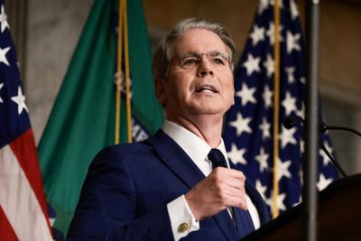 US warns China, all other nations to cut Iran ties or face sanctions