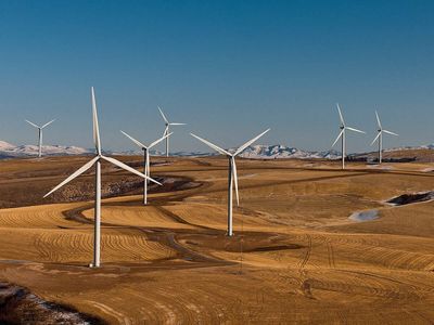 A Tennessee company is recycling wind turbine blades and recovering glass fibre reported to be 99.9% pure for reuse in manufacturing