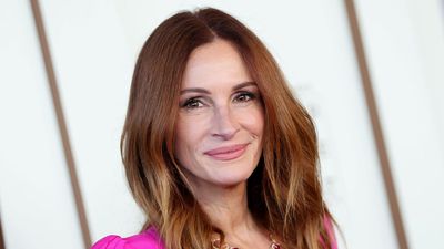 Julia Roberts’ Living Space Serves as a Manifesto for Old-Money Neutrals, Heritage Millwork, and Slow-Living Comfort