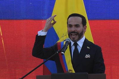 Over 500,000 Undocumented Venezuelans Face Deportation Risk in Colombia Under De la Espriella's Hardline Shift