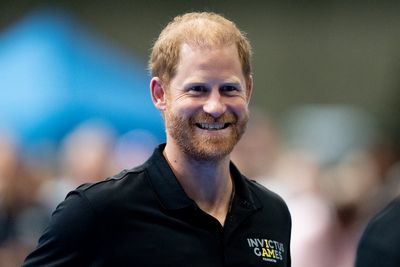 Harry joins actors as guest curators of Ukraine photo exhibit ahead of UK return