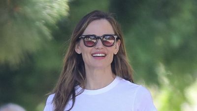 Jennifer Garner's timeless midi skirt and trainers are the perfect mix of smart and comfortable