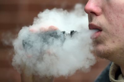 Smokers more likely to quit by vaping than other alternatives, study finds
