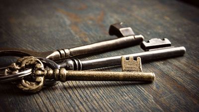 Spraying vinegar on keys: why it's so widely recommended and what it's used for