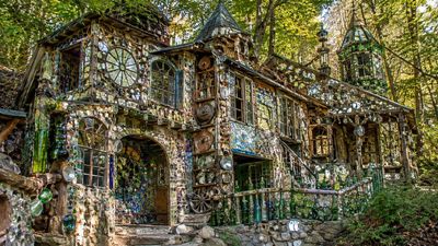 In the 1940s, a New York handyman began expanding a cabin with railroad ties and cast-off objects; it grew into a seven-storey labyrinth with around 35 caverns and alcoves