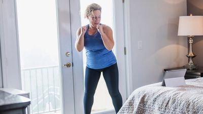 All you need is 10 minutes to do this trainer’s beginner-friendly HIIT workout—no equipment needed