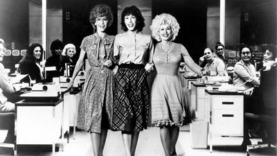 9 To 5 Is One Of My Favorite Comedies, And Lily Tomlin And Jane Fonda’s Tributes To Dolly Parton Had Me Emotional