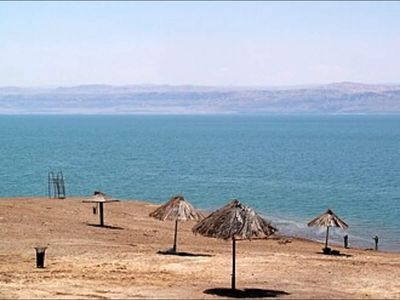 In 2016, researchers proposed that salt fingers could send crystals to the Dead Sea floor. 3 years later, a 2019 study backed the theory, showing why the lakebed gains about 10 centimeters of salt yearly