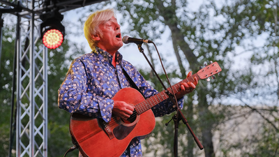 “Rock and roll is for senior citizens now – However strange one feels, you can just look at the Stones who are far older and further down the path to oblivion”: Robyn Hitchcock reflects on his many decades of innovative songwriting