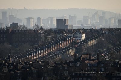 Londoners see buying power crash as mortgage rates remain high