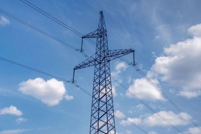 UK Energy Bills Rise to £1,723 as Households Face Another January Hike