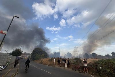 South London Fire Spreads Across 8 Hectares as 125 Firefighters Fight Huge Blaze