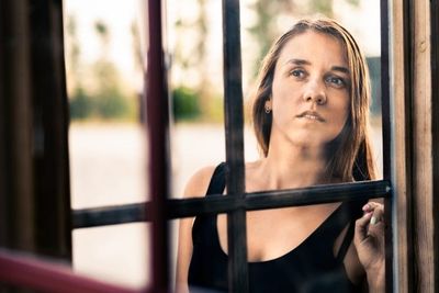 Something’s Wrong With Her-8 Characteristics That Look Like Green Flags But Are Actually Red