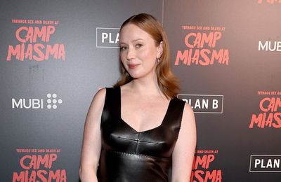 Hannah Einbinder insists most of her queerphobia experiences have been 'inter-communal'