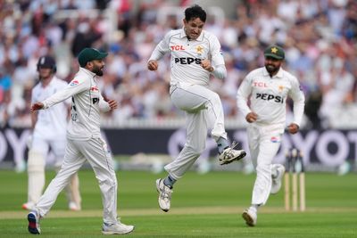 England lose early wickets as Mohammad Abbas shines for Pakistan