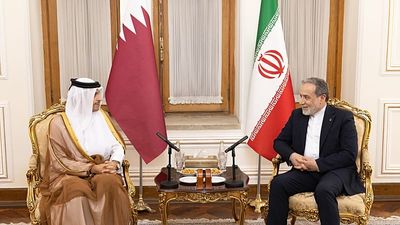 Qatar PM meets Iran’s Araghchi in Tehran as Doha pushes de-escalation and reopening Hormuz