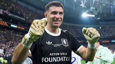 Chelsea Pursuing Surprise Emiliano Martinez Transfer Is an Obvious Win