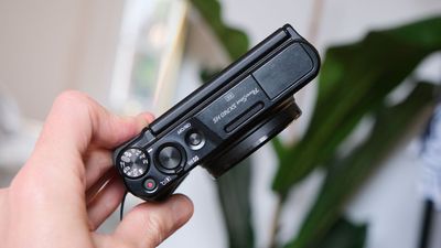 Japan’s No.1 compact camera is a cult favorite featuring 8-year-old tech and 40x zoom that still beats newer releases