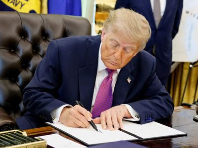 Trump renames Lake Ontario ‘Lake America’ in new executive order