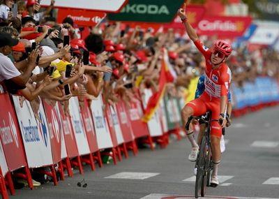 Vuelta a España: Tadej Pogačar survives near-crash on descent for third victory of the race on stage 6