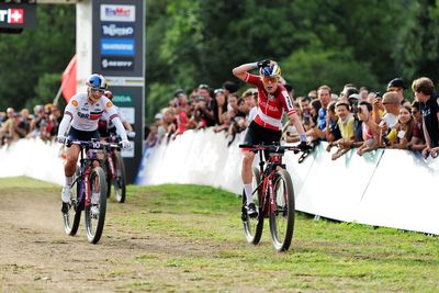 UCI Mountain Bike World Championships: Laura Stigger, Adrien Boichis claim narrow victories in elite short track