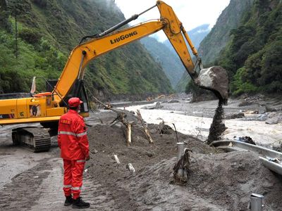 China races to drain barrier lake after deadly Nepal-Tibet floods