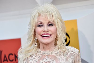 Dolly Parton wanted to test ‘experimental drugs’ to help others with cancer if she had ‘no hope’