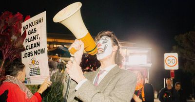 Students see red: protest breaks out at Pauline Hanson's Toronto fundraiser