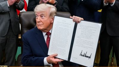 Donald Trump signs executive order renaming Lake Ontario to ‘Lake America’, teases renaming Atlantic and Pacific oceans next