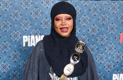 Erykah Badu compares her work as end-of-life doula to 'art'