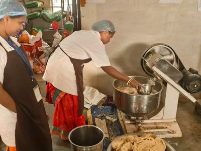 Odisha colleges told to cut cooking oil use, skip puris, vadas and bondas