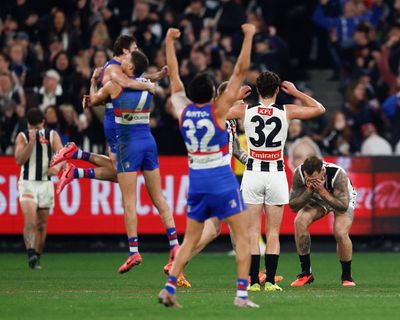 Western Bulldogs hang on for wildcard win as Magpies’ Membrey misses shot after siren