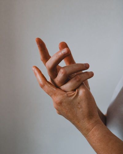 Why Your Hands Go Numb After Grocery Shopping — And When to Get It Checked