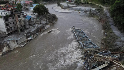 Nepal floods: Toll climbs past 550 on third day as rescuers race against time amid fresh threat