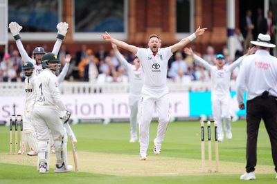 England have found another potent new-ball pairing – and they are too good for Pakistan