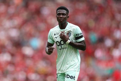 Liverpool and Chelsea locked in late transfer window tug-of-war for €40m midfielder