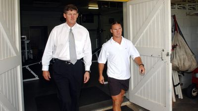 Broncos mourn death of former club chief executive