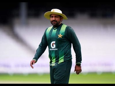 Sarfaraz Ahmed denies knowing about PCB's threat to end England tour