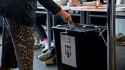 Iceland's EU referendum sees high preliminary voter turnout in expected close race