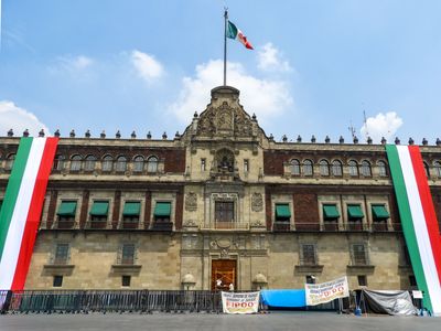 Sheinbaum Delivers Her Second Report Card Tuesday — Here's the Fine Print Mexican Diaspora Families Need