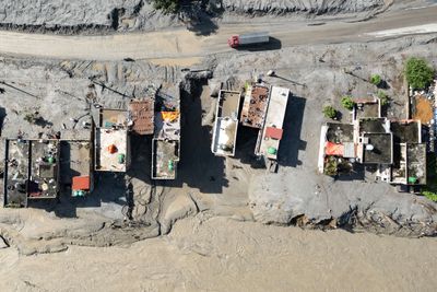 Nepal-Tibet Flood Toll Rises to 750 as Rain Stops Rescue for Trapped Workers