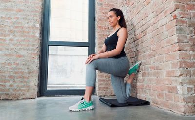 I average 28,000 steps across a weekend—here’s the stretch I do to avoid tight hips after walking